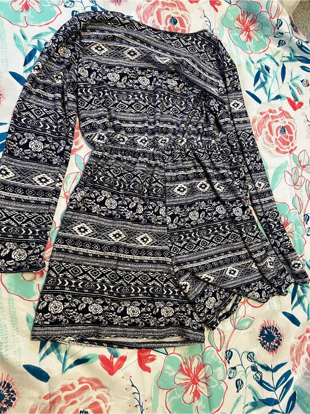Women’s XL Navy and White Romper - Picture 2 of 3